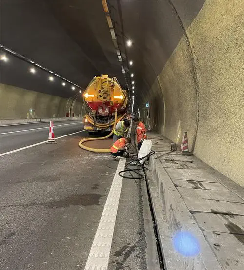 泽普隧道排水渠清淤